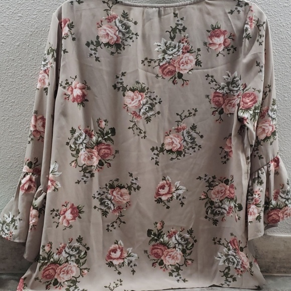 Rose Blouse - Picture 2 of 2
